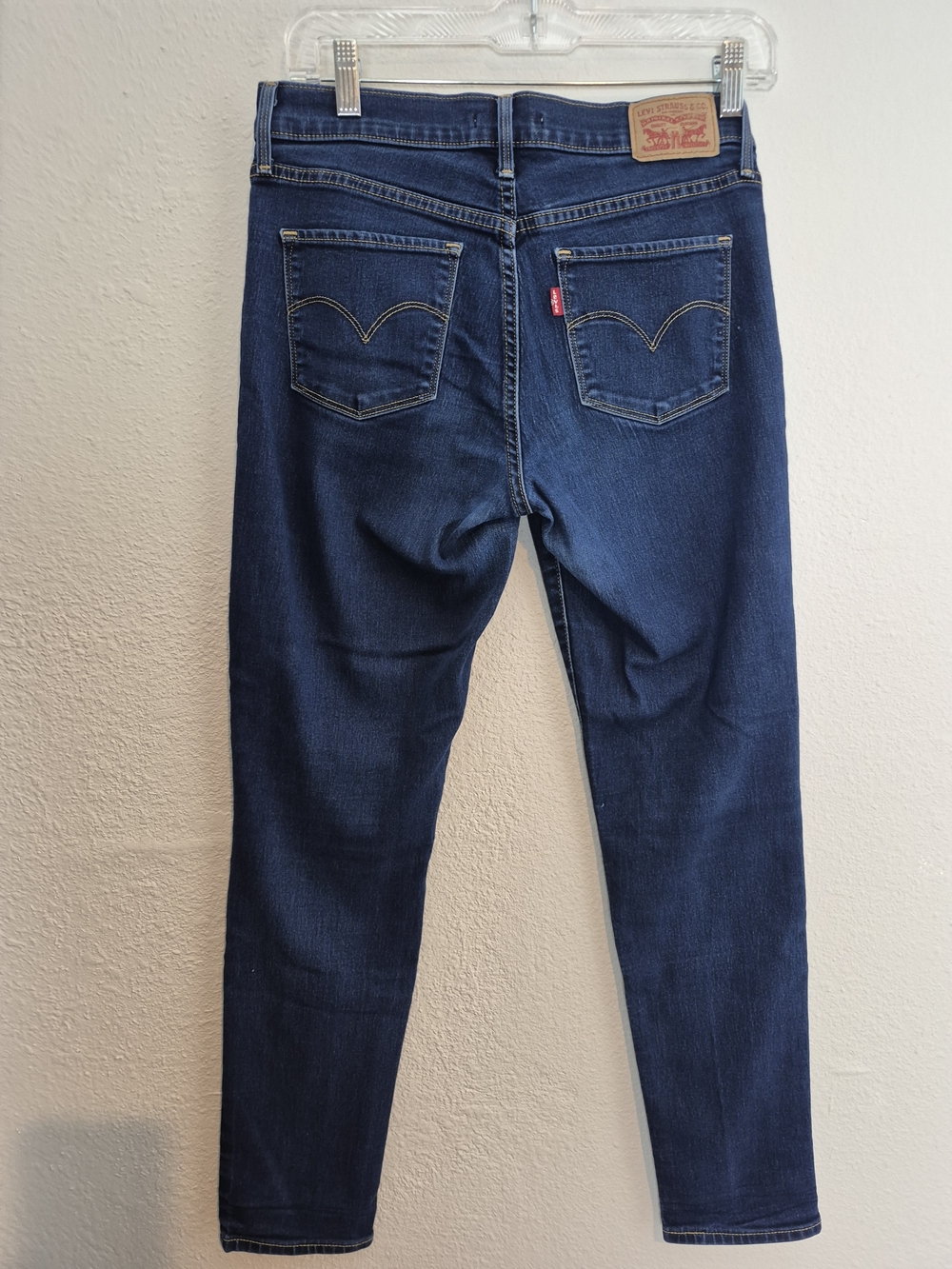 Levi's 311 Women's Skinny Dark Blue Slim Jeans - Classic Back Pocket. size 28